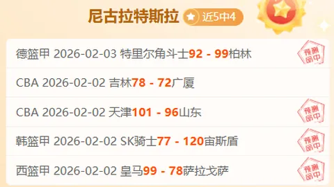 湖人众将齐心协力，詹姆斯蹲守底角无私执行无球战术